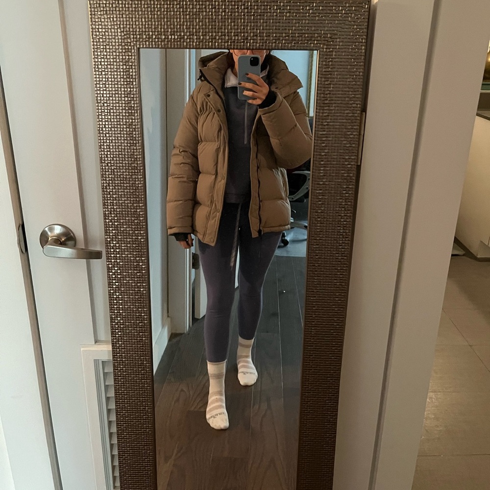 Aritzia Super Puff Original - taupe